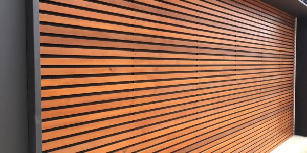Horizontal Battens with 20mm Gaps + Metal Backing (1)