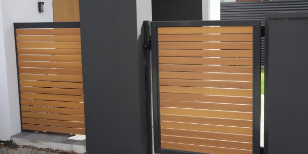 Horizontal Decowood Slat Snow Gum w Monument Frame (2)