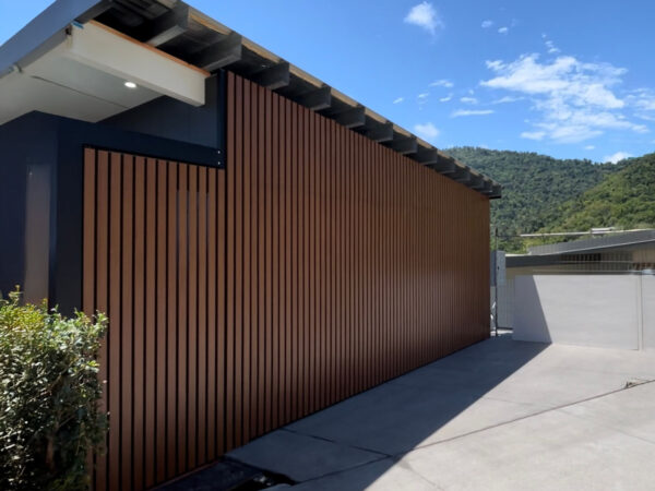 Sectional Doors With Aluminium Battens 1