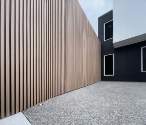 Sectional Doors With Aluminium Battens 5